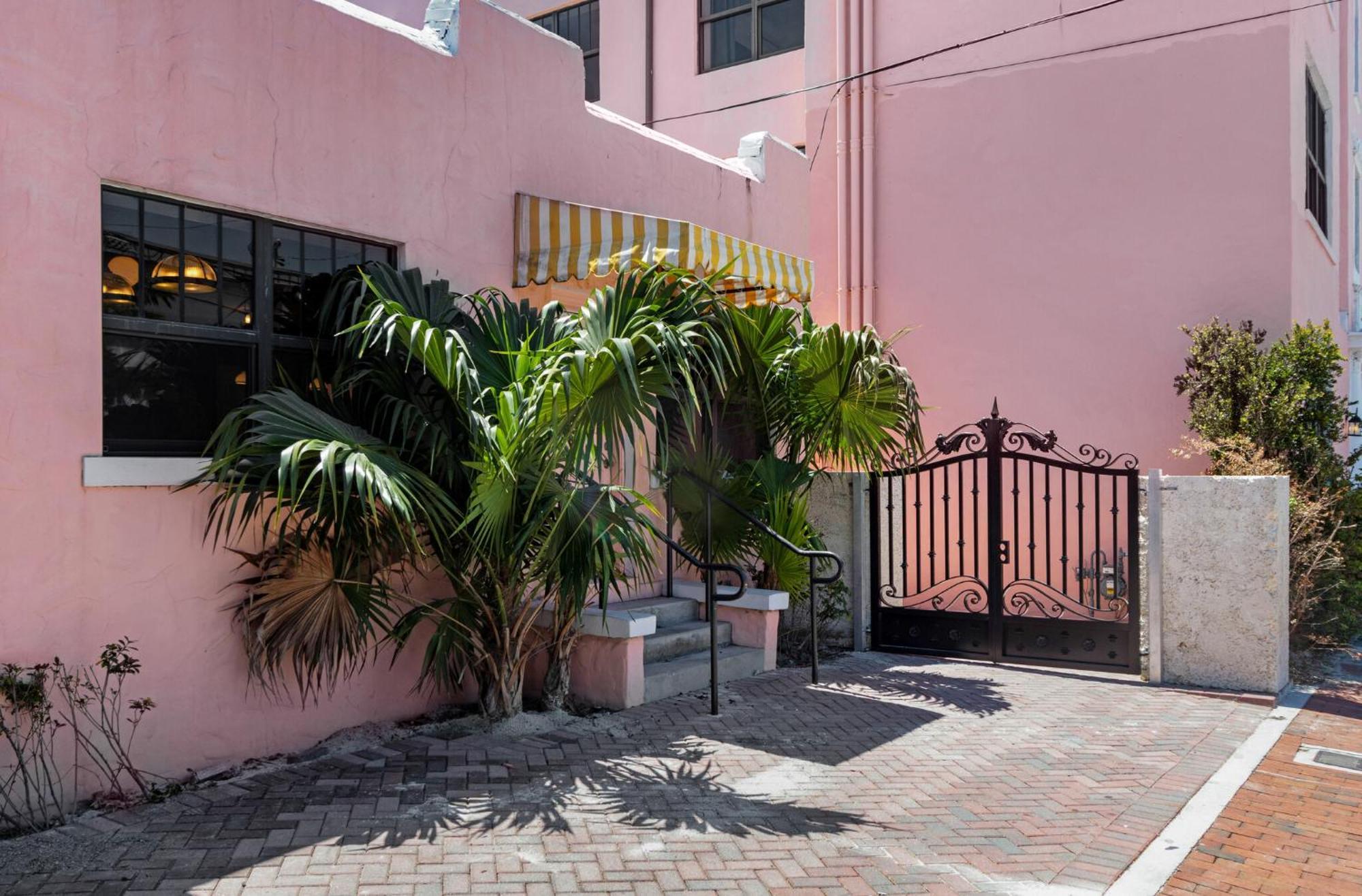 Roami At Tower Hotel - Calle Ocho Miami Exterior photo